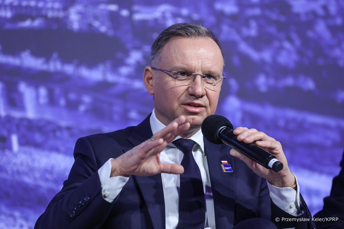 #Wilno | Prezydent @AndrzejDuda wziął udział w dyskusji wysokiego szczebla „3SI: Building resilience and prosperity” podczas Forum Biznesu Inicjatywy Trójmorza. Główne tematy: ✅ rozwój projektów infrastrukturalnych, współpraca w obszarze energetyki, transportu i technologii…