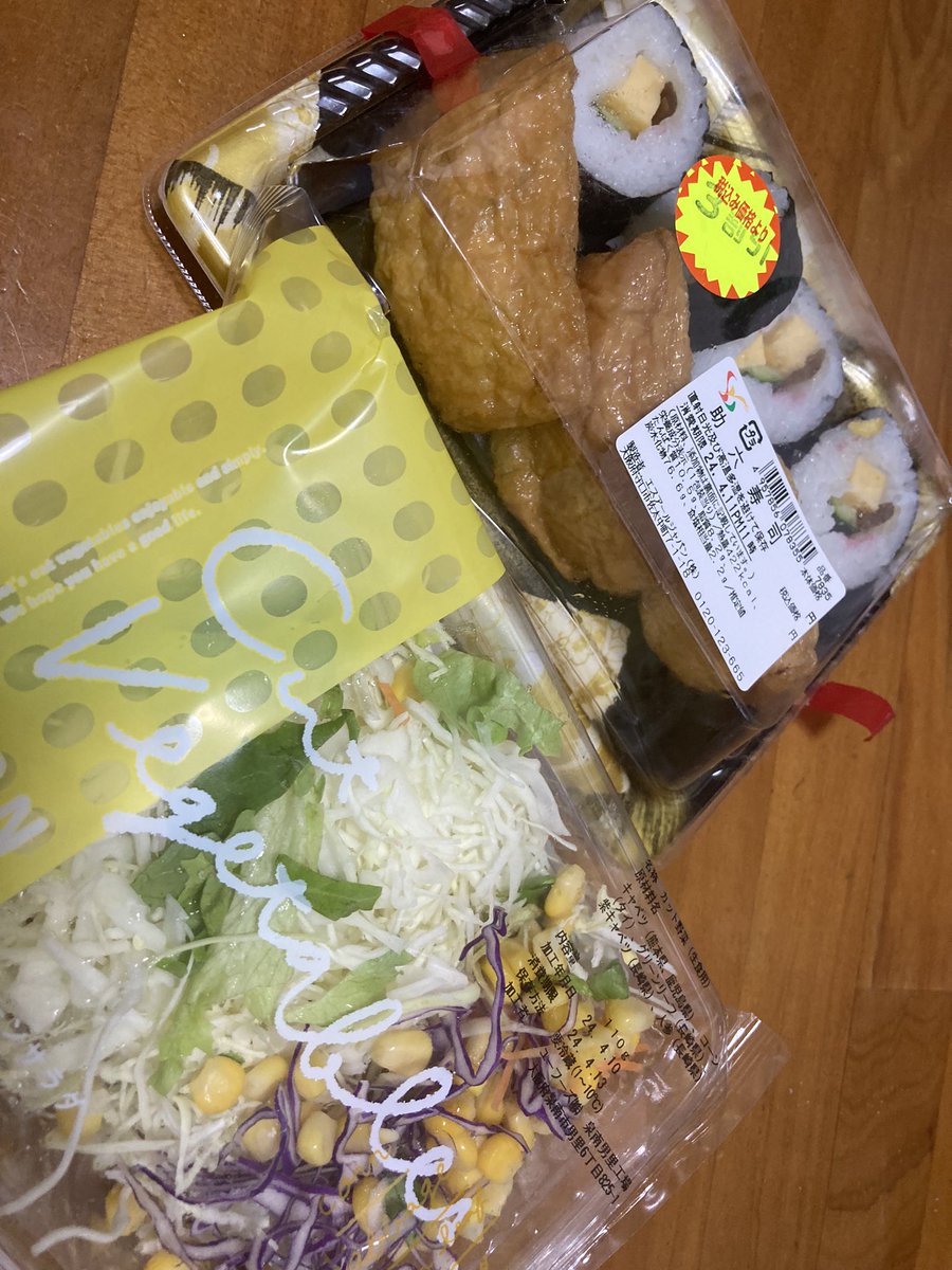 晩ごはん✨ 『サンディ』の、助六寿司・コーンサラダ🥗