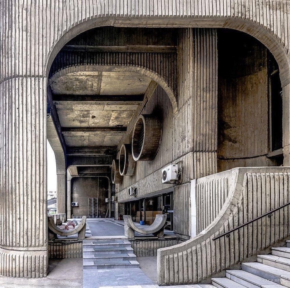 I know, for most of you, it's not beautiful, but I find this view spectacular...

[Telecommunications Center Skopje, built 1972-74]