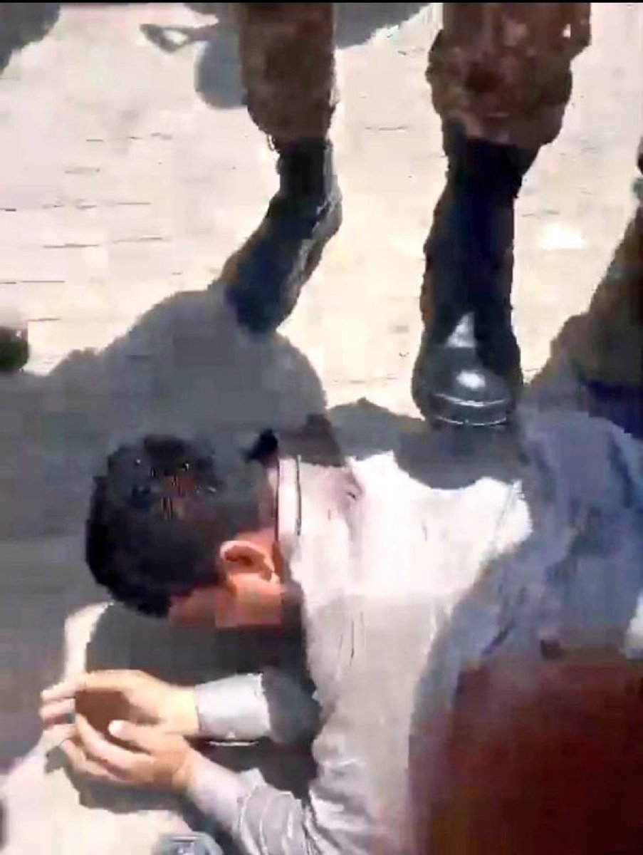 Don’t worry guys apnay Muhafizon ko boot 🥾 hain 
#Bahawalnagar 
#PakistanArmy 
#PunjabPolice