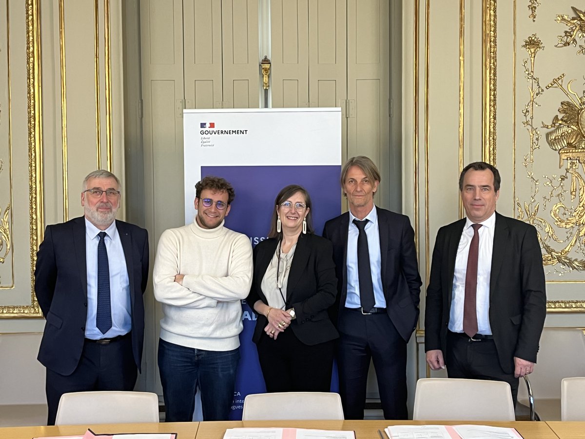 🤝🖋️| Aujourd'hui la @MILDECAgouv, la @ConferenceDesGE et @epf_ingenieurs, signent une convention de partenariat pour la prévention des consommations à risques et addictives chez les étudiants des grandes écoles. En savoir plus 👉url-r.fr/OamuL