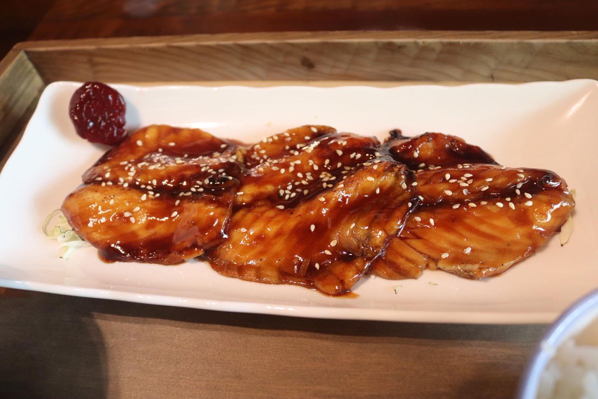 Fried eel eaten at the new Jingxin Yuan 靜心苑 in the recently restored Songshan Sanatorium Superintendents’ Dormitory 松山療養所長宿舍. It doesn't get much better than this. Check out our blog on the building here: foreignersintaiwan.com/blog-370963385…