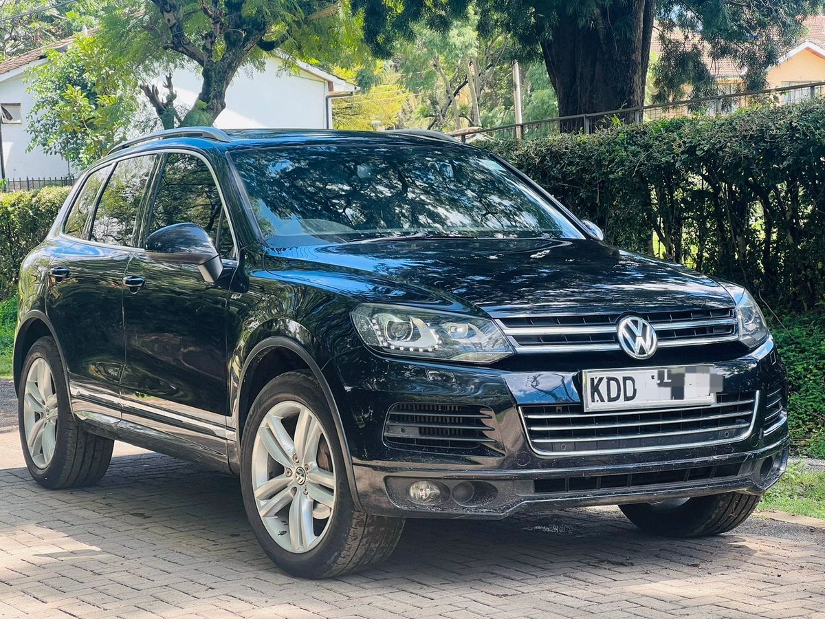 BigJs_Motors's tweet image. Sleek and Stylish  🚗

Model: VW Toureg|2014
Engine: 3.0l Diesel
Features: Fully Loaded
Price: 4.2M
Caption: "Upgrade your commute with the Toureg – where style meets performance. Safety, luxury, and affordability in one sleek package. #ExploreWithBigJs #FastLaneLife