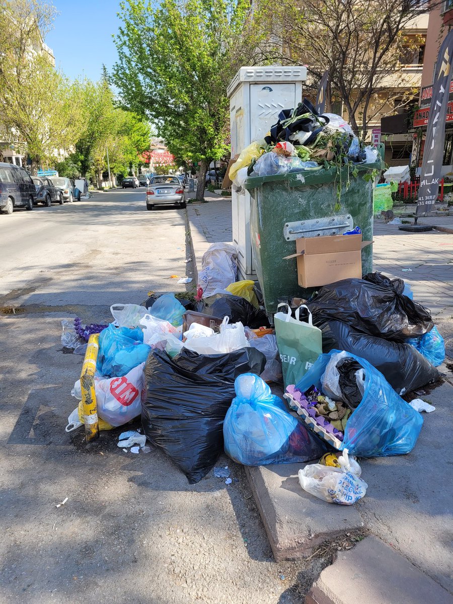 trzusta's tweet photo. @altindagbel, @ankarabbld Bu çöplerle ilgili bir tasarruf olacak mı acaba? https://t.co/cO3mzc3Ds5