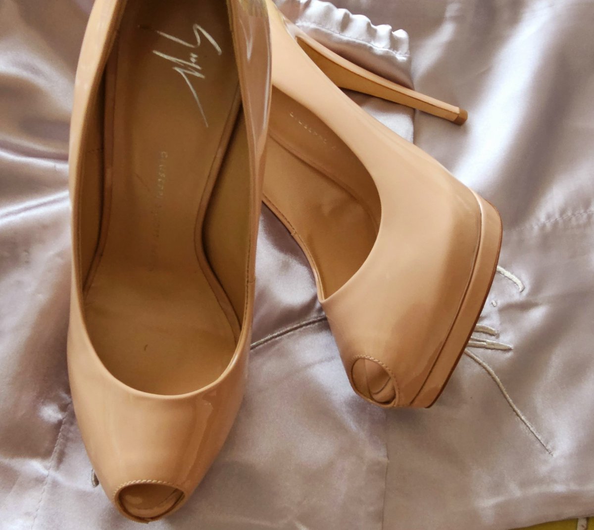 I found these in my wardrobe I forgot I had them! Six inch nude peep toe Zanotti #highheels #shoeporn #loveshoes