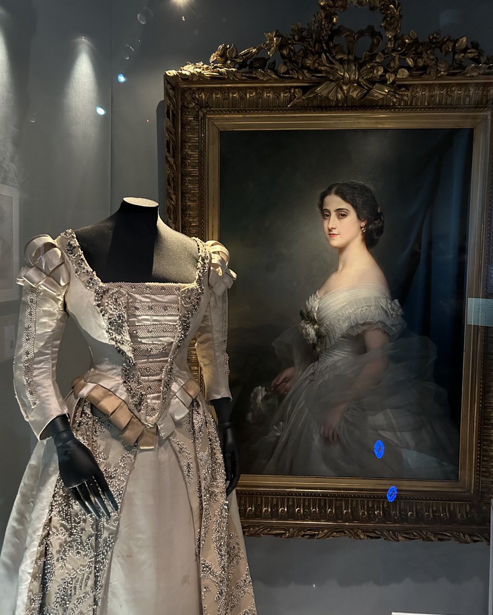 KBaileyCurator's tweet image. We said goodbye to DIVA ⁦@V_and_A⁩ yesterday before its world tour. Thank you to all the divas who made it possible. And everyone who has been on the journey, front of house teams ⁦@NETAPORTER⁩ Tonwelt. Last curator tour here with ⁦⁦⁦@DJTrevorNelson⁩ 🙏🤩