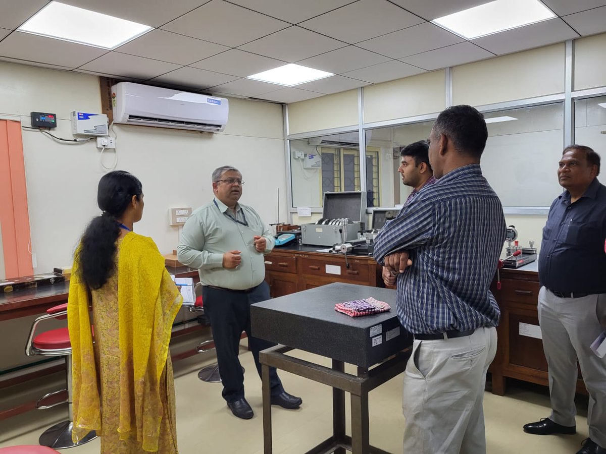 Prof. Shantanu Bhattacharya, Director @CSIR_CSIO visited NABL accredited Calibration Lab at CSIO Chennai Center. With over 200 annual customers, it offers top-notch services in electro-technical and mechanical sectors. @CSIR_IND