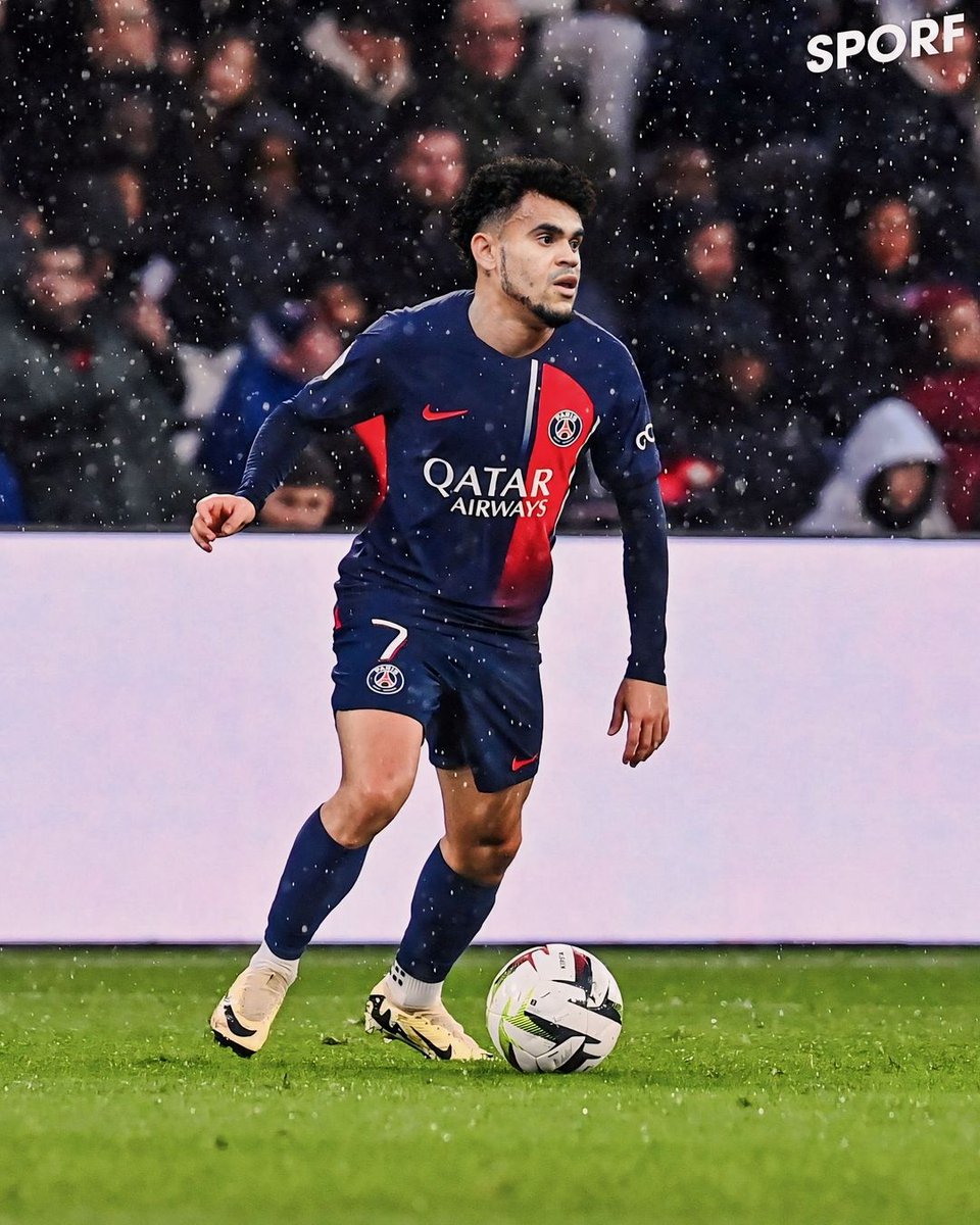 PSG are showing strong interest in Luis Diaz after talks with the player’s agent. 🤩 Barcelona are also interested in the Colombian, although given their financial situation, it could be challenging for Barca, with Díaz being valued at around £75M by Liverpool 😮‍💨