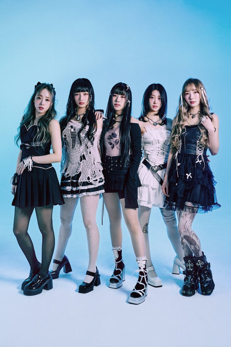 ViVGLOBAL's tweet photo. [📣] Bomb on music streaming platforms

Apple Music: https://t.co/7joaGGxFfB
YouTube: https://t.co/6ftQrzkBeI
Spotify: https://t.co/O9eajPUCzJ

#ViV_Bomb #ViV_DEBUT #ViVsBombDebut #ViV #비브 https://t.co/CFIew7HacY