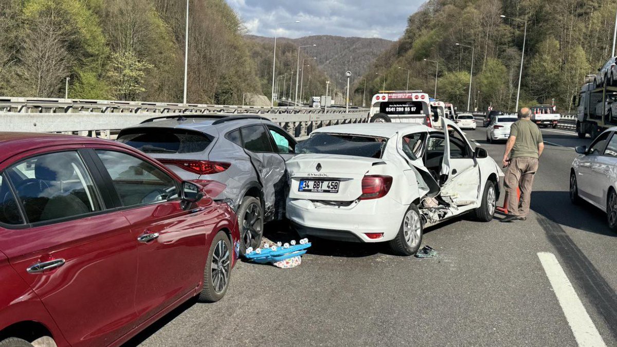 🔴Ramazan bayramı tatilinin ilk 5 gününde 3 bin 71 trafik kazası meydana geldi 📌Kazalarda 38 vatandaş hayatını kaybetti, 5 bin 26 kişi yaralandı