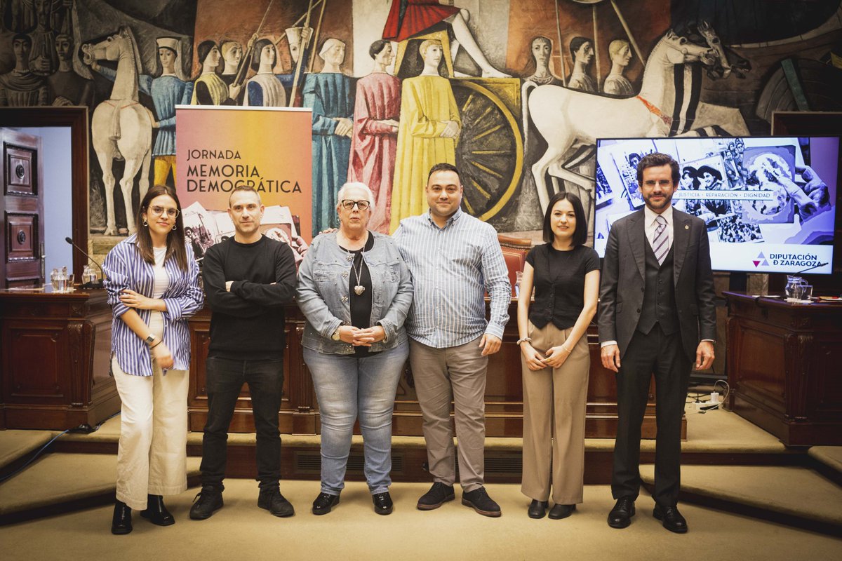 'Indignas hijas de su patria' és un magnífic treball d'investigació sobre els patronats on es va tancar a milers de dones fins els anys 80. Ahir, les seues autores, @martagarcaar i @maria_palau99 el van presentar a la @DPZaragoza, on vam compartir acte sobre memòria històrica.