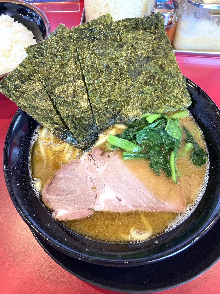 家系ラーメン たつ家/栃木県宇都宮市

・ラーメン+半ライス

大好きな王道家のグループ店🍜

卓上のにんにくと生姜をたっぷりご飯に乗せてラーメンライスにするともう本当に最高でした🤩