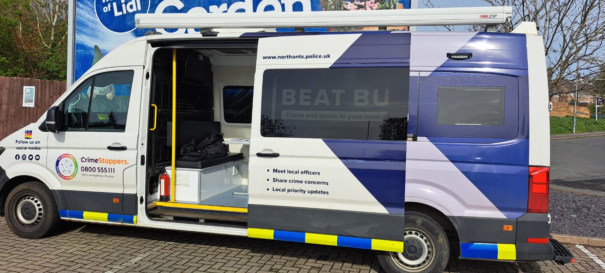 Your friendly council and police officers are at LIDL, Gainsborough Road, Corby today until 11.30. Come and talk to us about any local neighbourhood or crime concerns you may have :) #BeatBus @NNorthantsC @NorthantsPolice @CorbyPolice