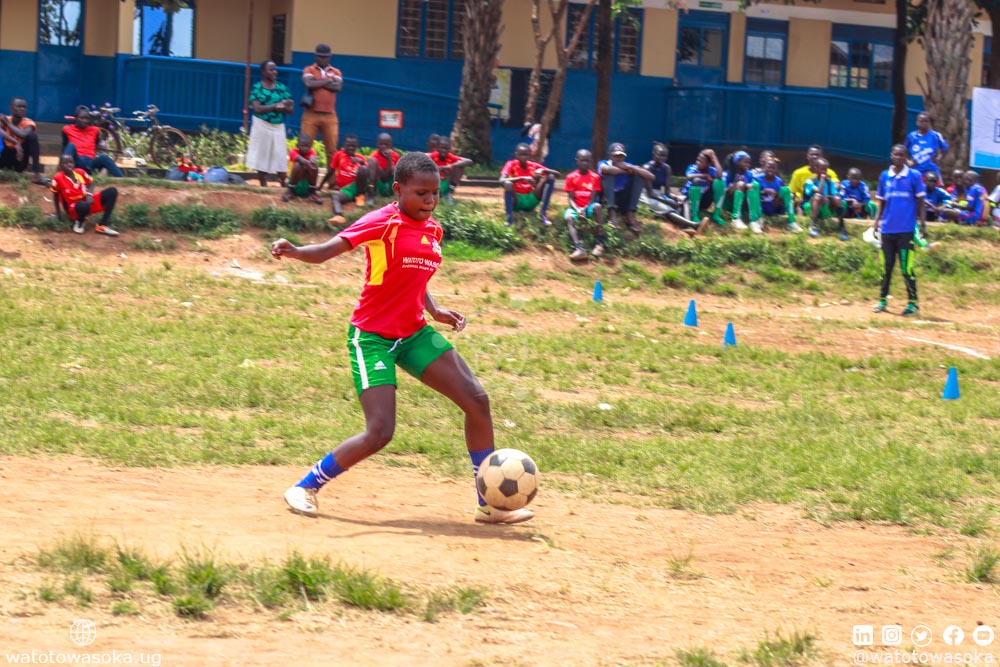 #TBT #GirlsFootball 
@HadijahNandago at the 2018 #Football4WASH Challenge in Busega with Arrows Soccer Academy. Today, you can watch her winning with @KawempeClub and the 🇺🇬 @CrestedCranes 

#FootballGirls #FootballMadeInSlums #FootballForTheGoals