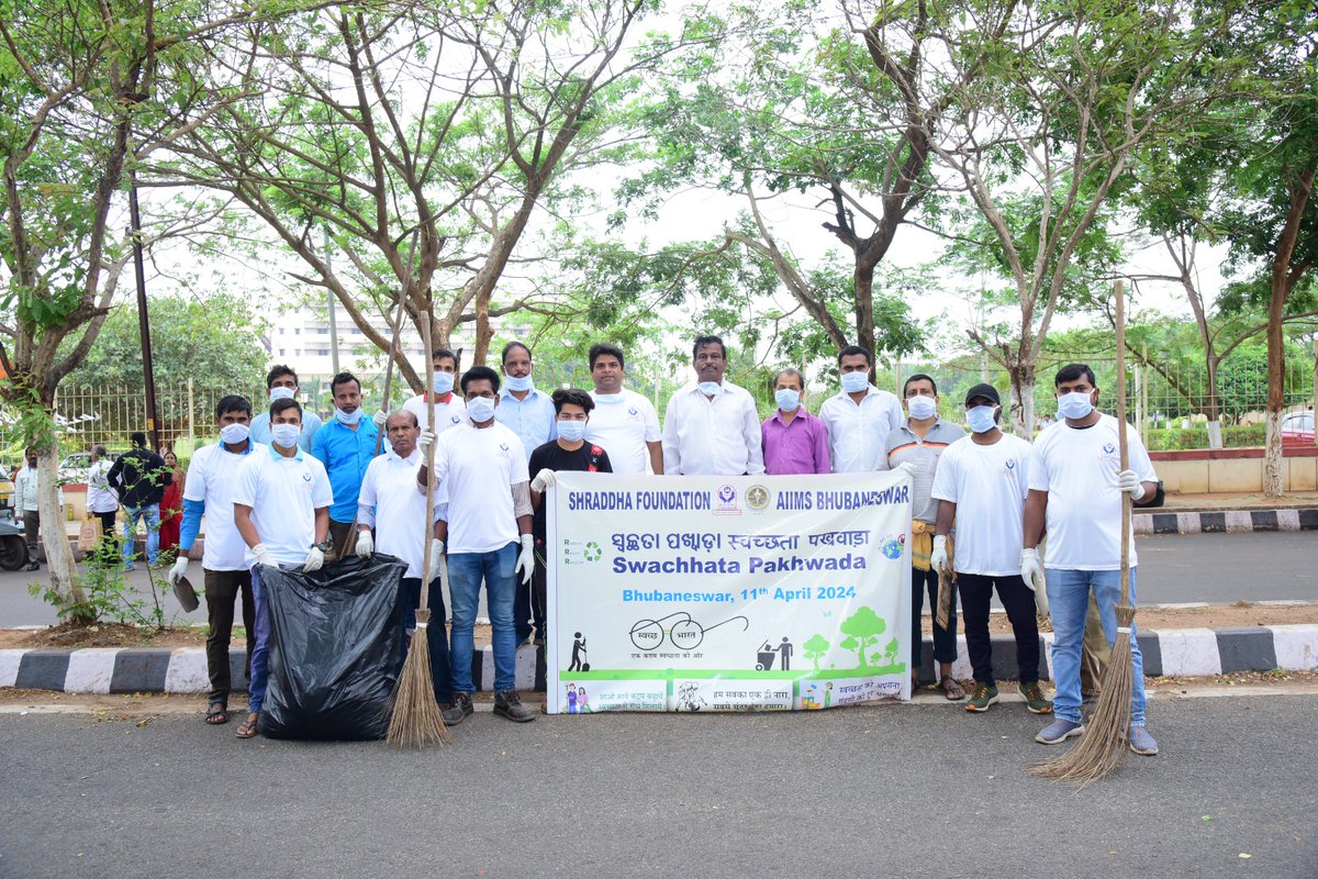 Dedicated volunteers from Shraddha Foundation and over 100 staff members, joined together to ensure cleanliness and hygiene in our surroundings. Let's continue working together for a cleaner, healthier future.
#SwachhataPakhwada
#CleanlinessDrive #AIIMSBhubaneswar