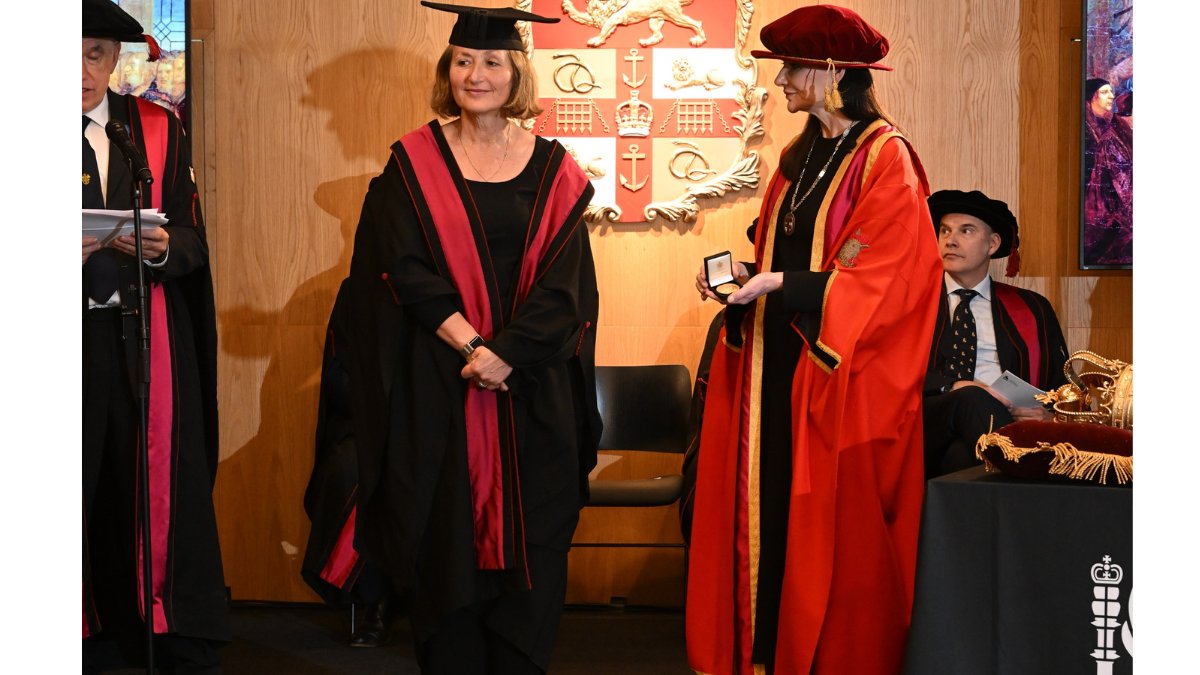 Congratulations to Professor Carrie Newlands from our @SurreyMedSchool for being awarded the Colyer Gold Medal from the Royal College of Surgeons. @RCSnews recognised her recent research highlighting sexual misconduct within the surgical profession. ow.ly/R1iW50Rc2NI