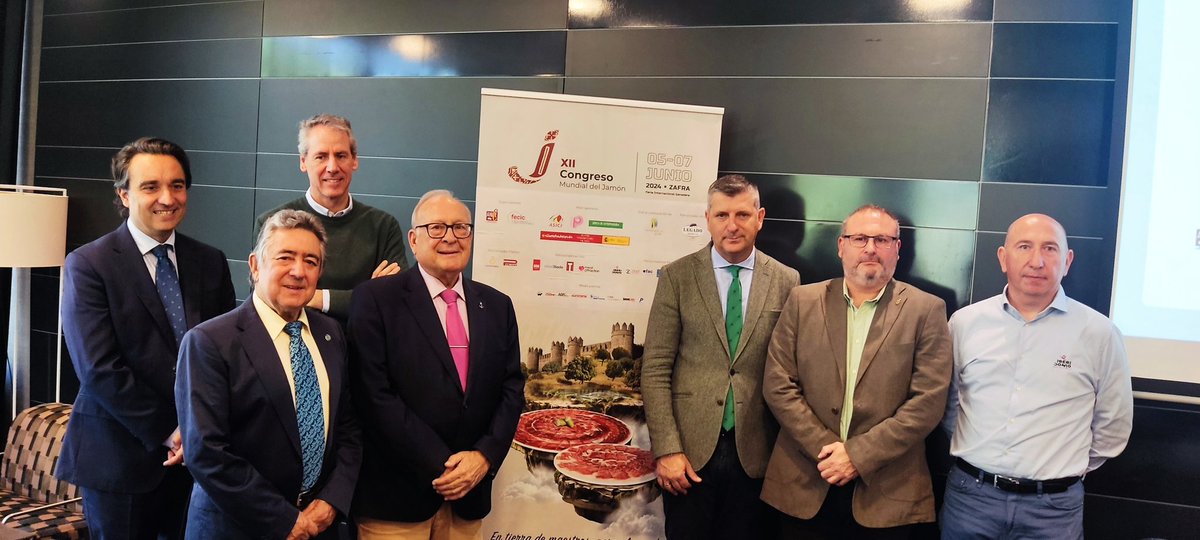 💯Nuestro delegado en Córdoba @iagronomos Daniel Pizarro asiste a la inauguracion de la jornada Nuevas estrategias de #marketing para la comercialización del #jamón

#XIICMJ #EnTierraDeMaestrosParaElMundo #Jamón