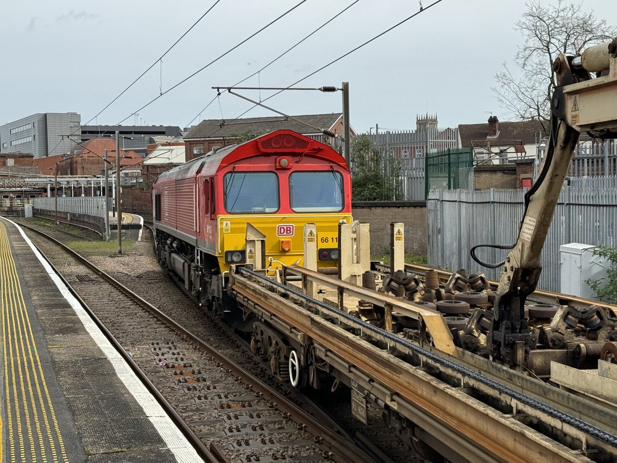 6N06 0956 Doncaster Up Decoy to York Engineers Yard #class66 110 @ Doncaster