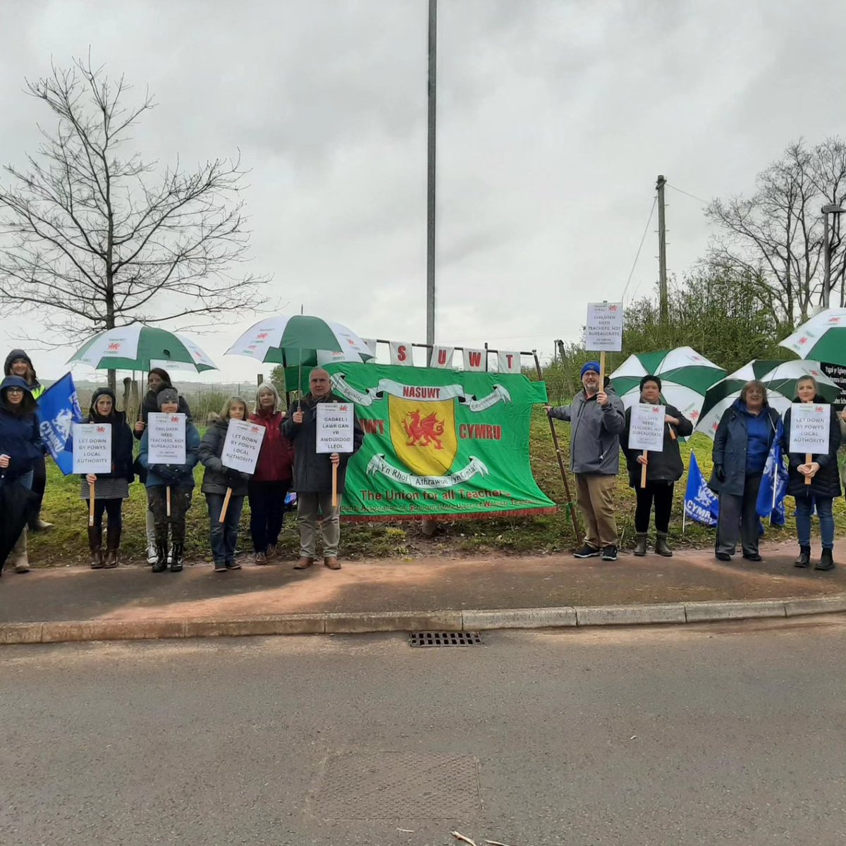 NASUWT members at Llangors CiW Primary were on the picket line yesterday. Pupils at Llangors do not want to lose any of their teachers, who are fighting a mismanaged redundancy process & adverse management practices. They are acting to safeguard their community school.