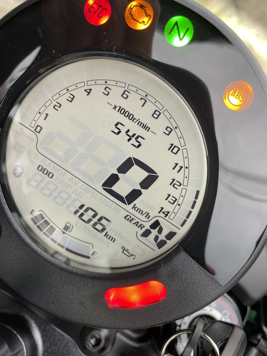 納車から5時間ぐらい乗って100km超えました！
レンタルした事あるけど、やっぱり乗りやすいですね
1000kmまで慣らし運転頑張ります
#エリミネーター　#エリミネーターSE