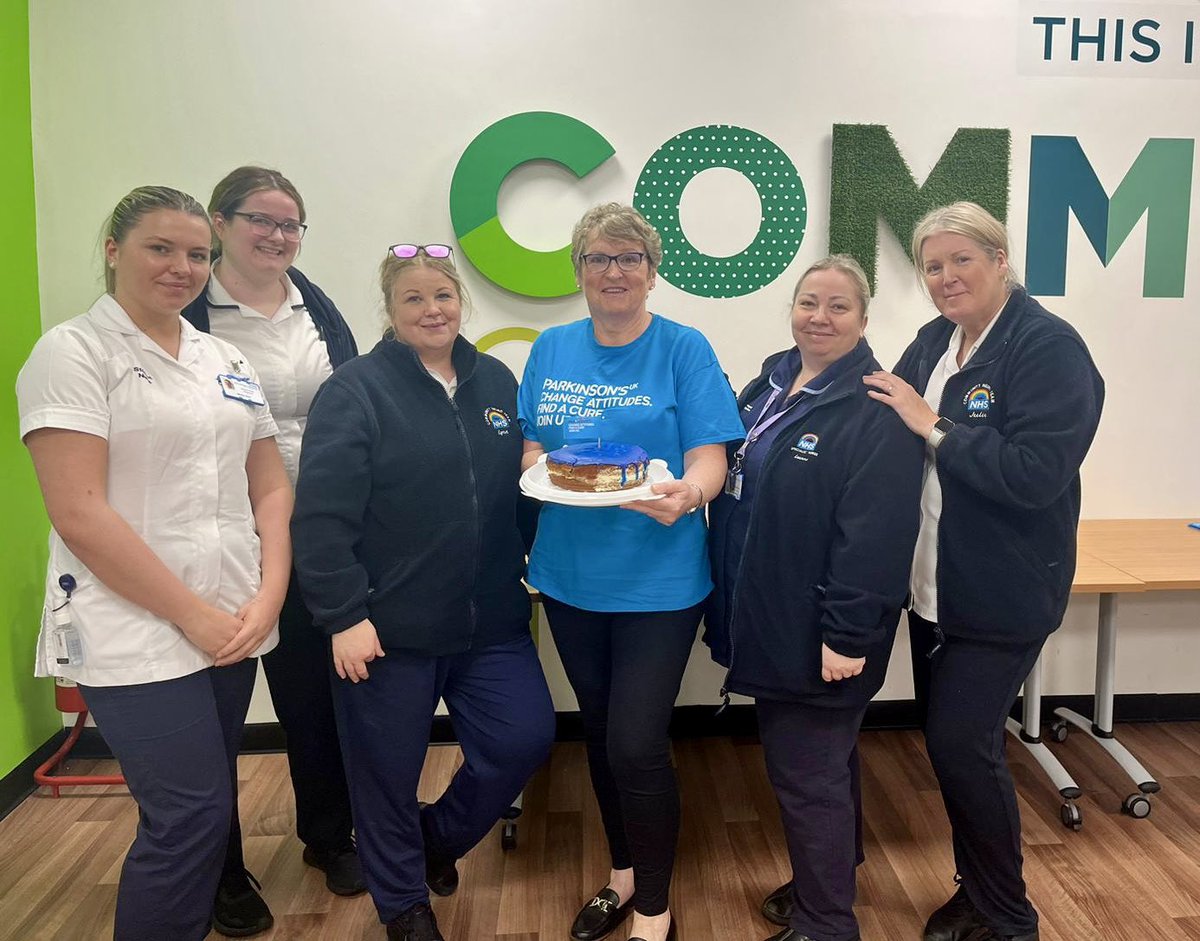 NMcrCSNS's tweet image. Today is #WorldParkinsonsDay To mark this event the team have visited the Parkinson’s cafe, baked a cake and worn blue! We are very proud of the difference our team makes to the lives of people with Parkinson’s in North Manchester @LCO_AHPs @mcrlco