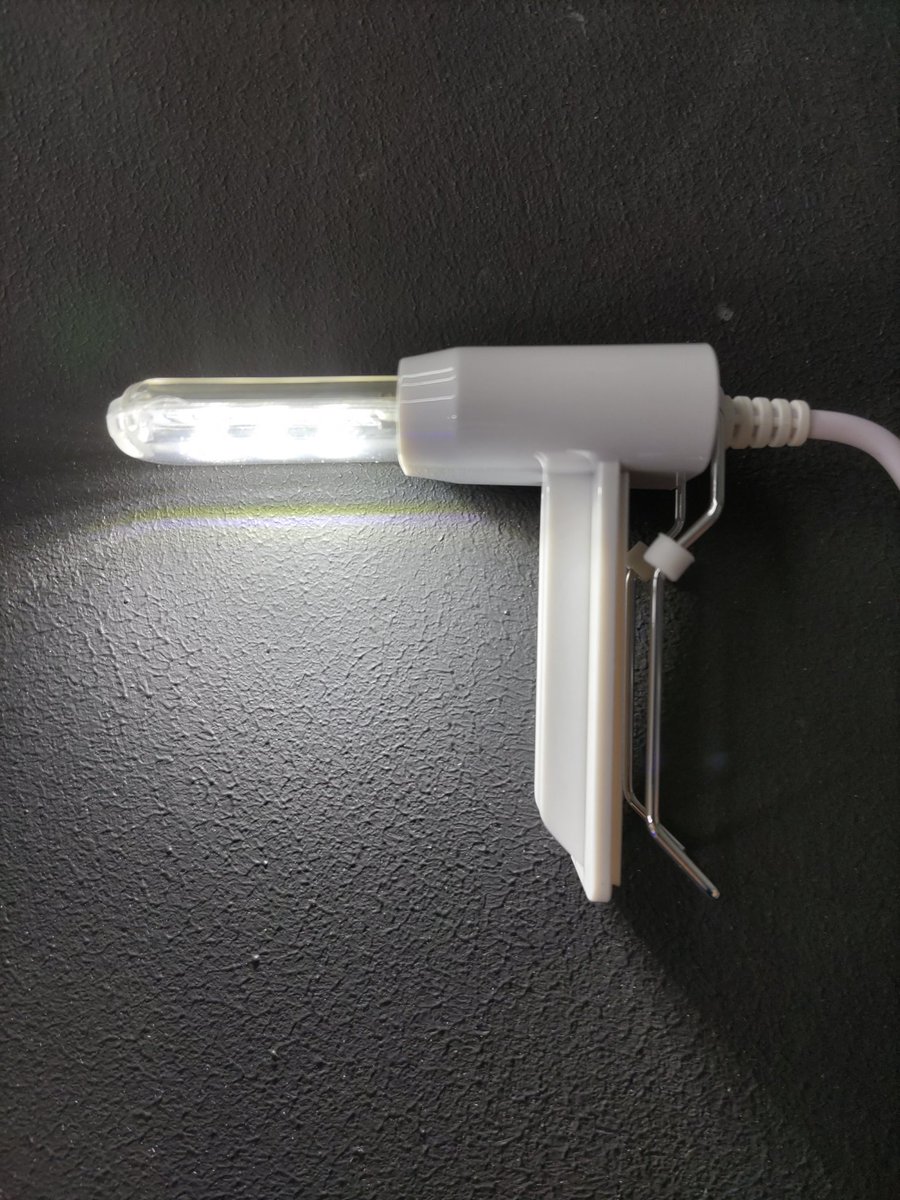 handanakagawa's tweet image. ベタ飼育などにオススメ🐠🌈
ミニミニなＬＥＤライトが入荷しました🌟
ＵＳＢ電源使用で消費電力なんと１ワット❗
省エネですがナカナカ明るいです🐟🔆
価格もリーズナブル、ＵＳＢアダプターとセット価格で更にお買い得🉐🎶
最大２０ミリ幅まで調整可能です🍀
#ミニＬＥＤ　#曲面でも頑張ればイケる