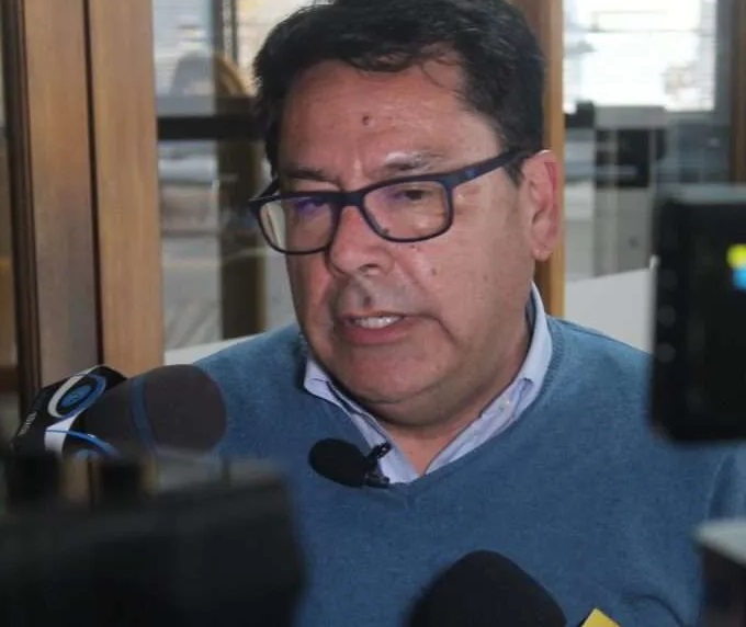 ¿QUIEN SERÁ ALCALDE?

Con la formalización de cargos hecha hoy contra el Alcalde de Rancagua, y la medida cautelar de prisión preventiva, Godoy deja su cargo mientras dure la investigación.
web.facebook.com/TVSexta/posts/…