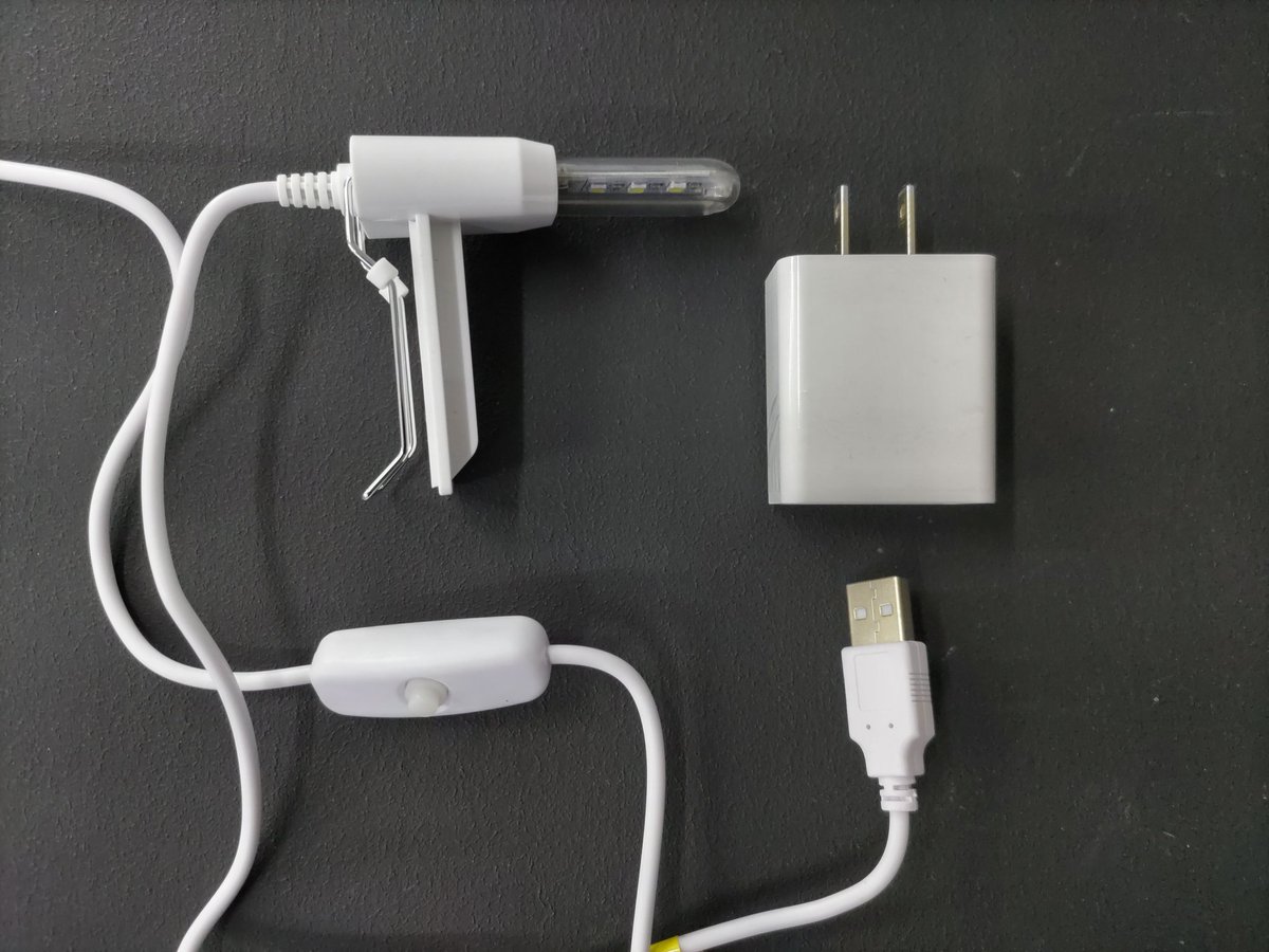 handanakagawa's tweet image. ベタ飼育などにオススメ🐠🌈
ミニミニなＬＥＤライトが入荷しました🌟
ＵＳＢ電源使用で消費電力なんと１ワット❗
省エネですがナカナカ明るいです🐟🔆
価格もリーズナブル、ＵＳＢアダプターとセット価格で更にお買い得🉐🎶
最大２０ミリ幅まで調整可能です🍀
#ミニＬＥＤ　#曲面でも頑張ればイケる