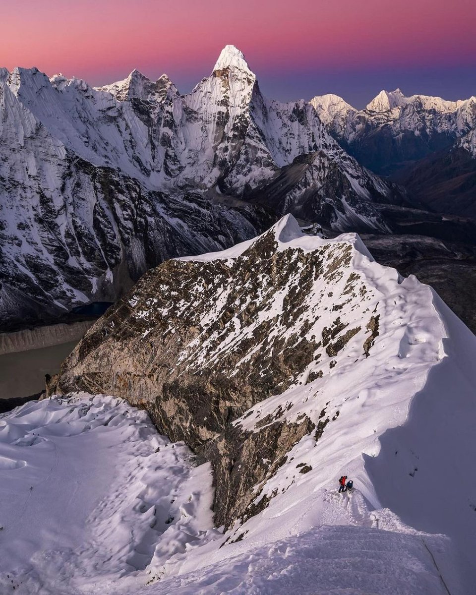 Mountains🇳🇵
Island Peak 

#IslandPeak #HimalayanDreams

📷jasonweissphotography