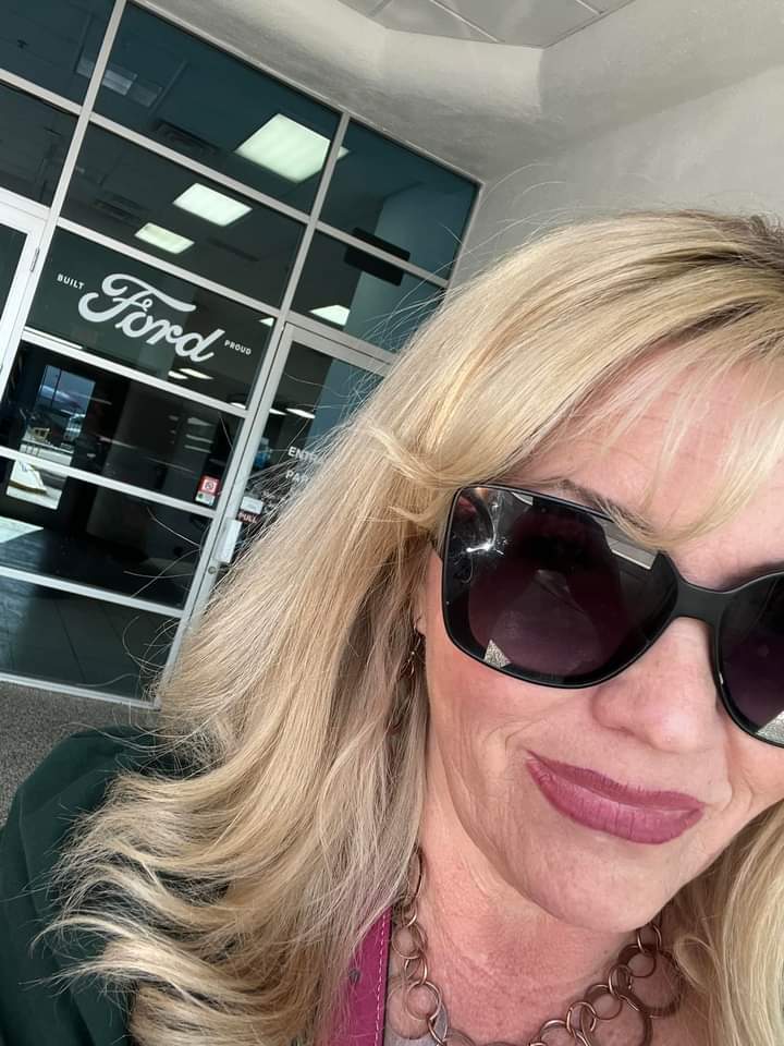 Sharahlagent's tweet image. Hi! My name is Shar and I am your traveling insurance agent. Today I visited Yuma, Arizona. Keep your eyes open! Your town may be next! #Arizonagirl #yourinsuranceagent