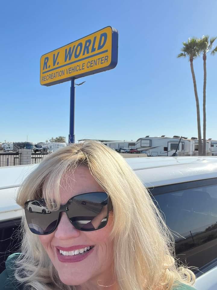 Sharahlagent's tweet image. Hi! My name is Shar and I am your traveling insurance agent. Today I visited Yuma, Arizona. Keep your eyes open! Your town may be next! #Arizonagirl #yourinsuranceagent