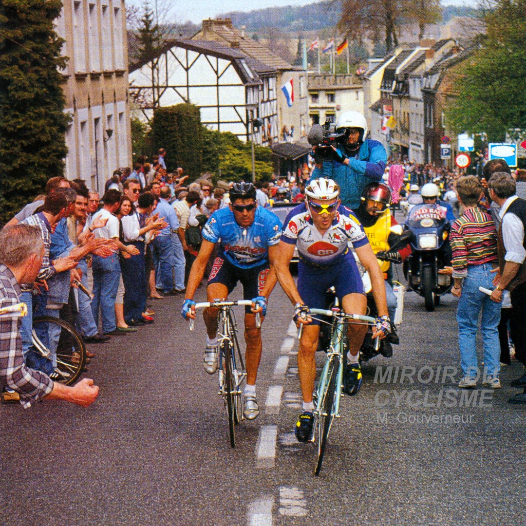 Bruno Cenghialta & Johan Museeuw en tête dans la dernière difficulté (Amstel Gold Race 1994) #BrunoCenghialta & #JohanMuseeuw in the lead in the last difficulty (Amstel Gold Race 1994) 📸 M. Gouverneur / Photonews #AGR #AGR94 #AGR24 #cycling #wielrennen #ciclismo #cycling