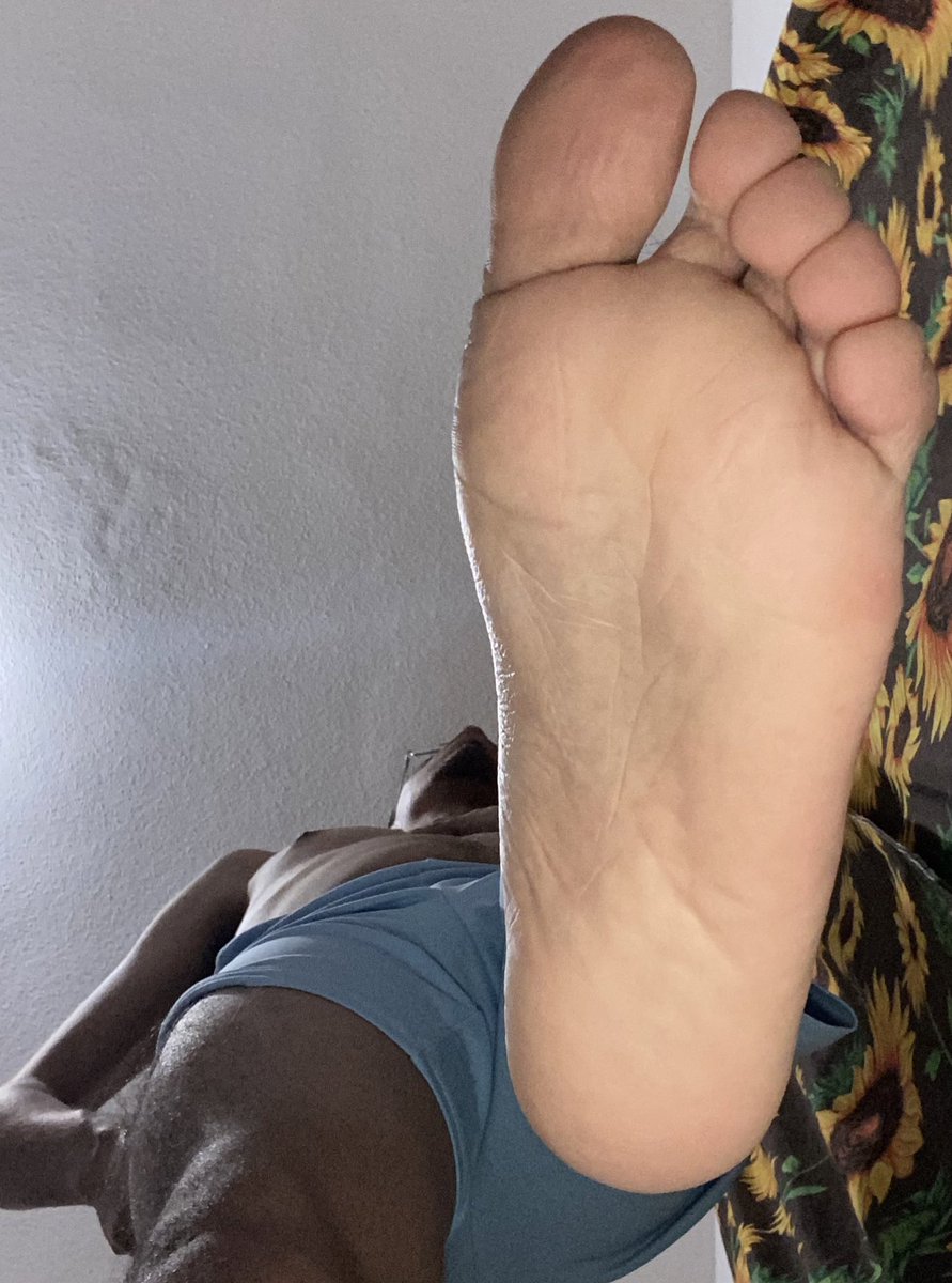 j06141550's tweet photo. #feetgay #feetmexico #FeetPicture #gay #gayhot #gayslp #gayslphot #patasdehombre #patasdevato #piesdehombre #piesgay #viralfeetgay 
Noches 😏👣 https://t.co/Tok561h69B