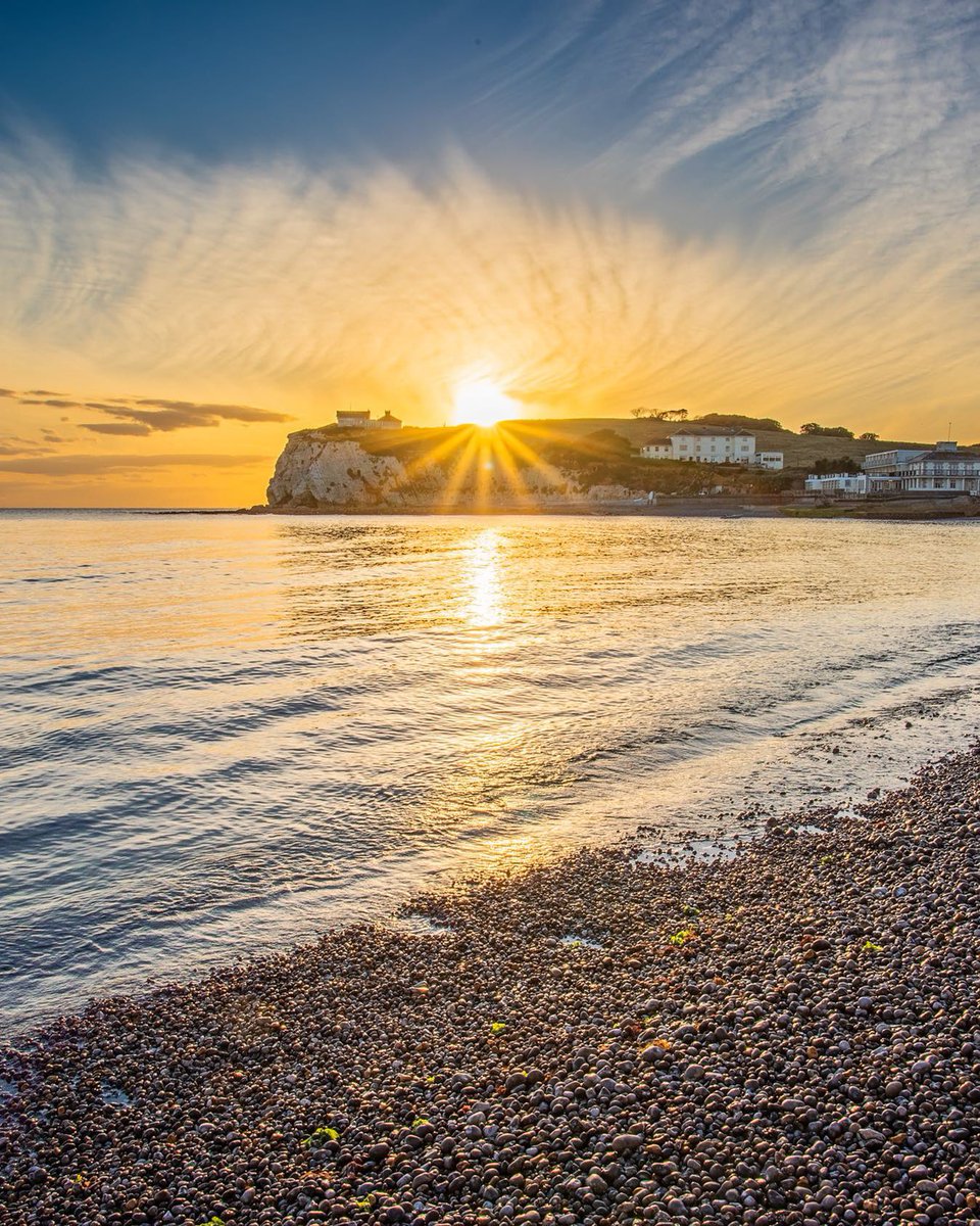 Freshwater Bay, Isle of Wight ☀️ @StormHour @ThePhotoHour @VisitIOW #freshwaterbay #isleofwight instagram.com/p/C5nBCRvCvFj/