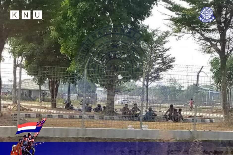 MayWongST's tweet photo. #Myanmar ethnic #KNU/#KNLA/resistance officially declare full capture of #Myawaddy bordering #Thailand. #Militarycoup regime soldiers who retreated said to be taking shelter under a bridge waiting for Thais on whether they can seek protection from Thais #WhatsHappeninglnMyanmar https://t.co/ofTm7oB6nk