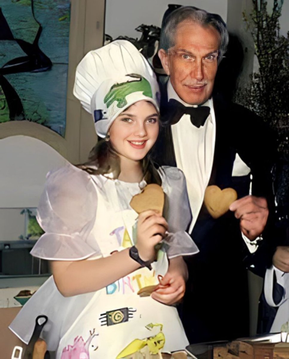 We know him as a horror legend, Drew Barrymore only knew Vincent Price as her grandfather's friend.