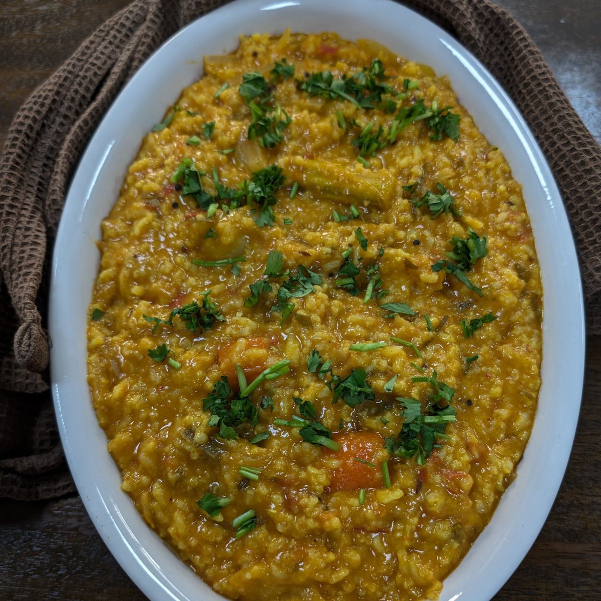#food #recipeshare #foodblog #yummy #foodoftheday #sambar #rice #southindian #foodporn #foodlove #homecooking

Recipe link :chhayasfood.com/home/sambar-ri…