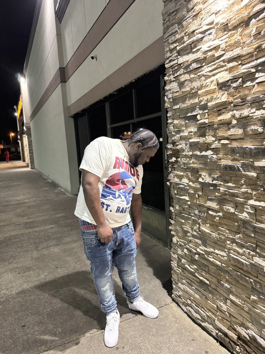 Countin_Stackz's tweet image. Btch uma BHoss yeen gotta bring shit to da Table but some Pussy