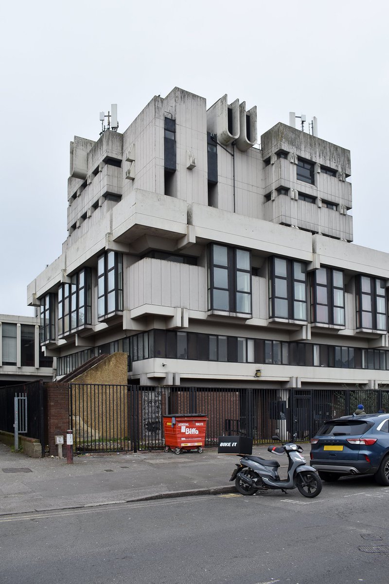 Hayes North (LWHAY) , London The imposing telephone exchange at Hayes North was designed by the London-based private architects Gray Associates with PSA's senior architects G. R. Yeats (planning) and P. W. Manning (construction) and architect Miss B. S. Eley...