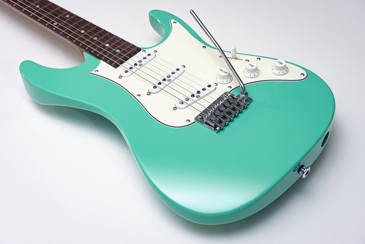 【AZ-N w/S-S-S pickups 'AZ2203N' New Color】
AZ-Nに3シングルコイルピックアップ配列を採り入れた'AZ2203N'に、SFG (Seafoam Green) フィニッシュのNewモデルが新たにラインナップに加わります！

▼AZ2203N-SFG
ibanez.com/jp/products/de…

#ibanez #ibanezaz #ibanezguitars