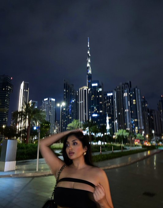 Dubai diaries 🥲🌙 https://t.co/lFRZk8nI3I