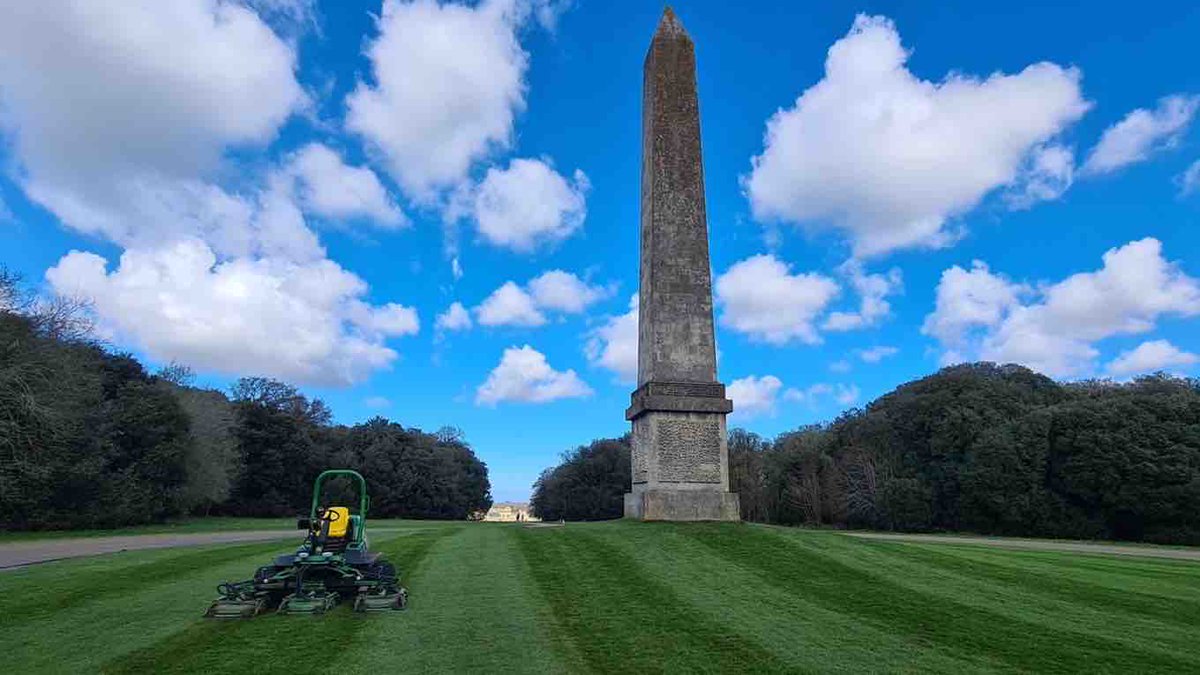 Is there anything better than the smell of freshly cut grass? The lawn surrounding the Obelisk is looking very smart following a fresh trim from Landscape Team. 🌱✂️

📷 - Matt Green, Landscape Team

#Holkham #HolkhamEstate #VisitNorfolk #NorthNorfolkCoast