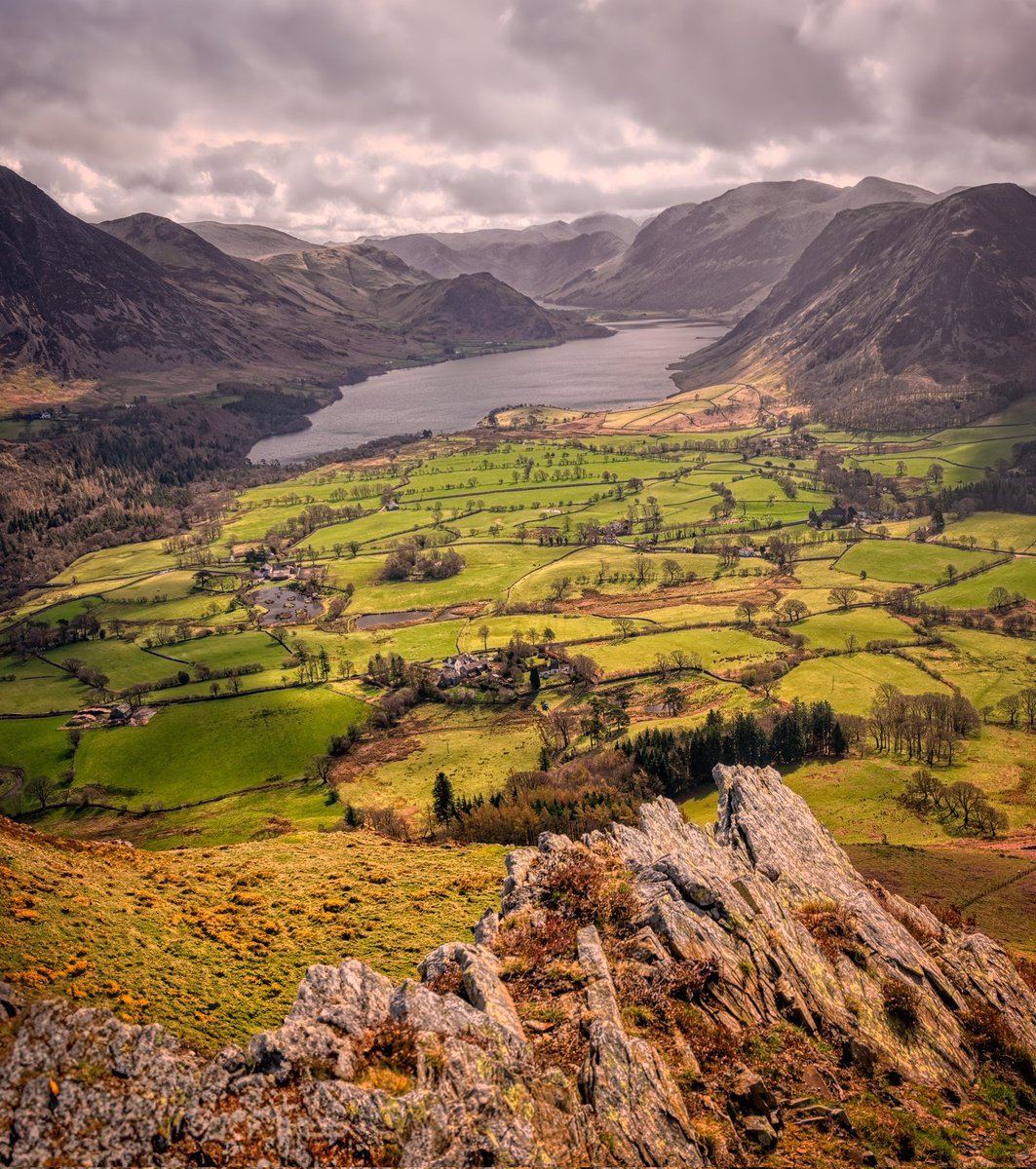 Morning everyone hope you are well. One of the quieter fells. Low Fell, with views across Crummock Water towards Rannerdale. Have a great day. #LakeDistrict @keswickbootco