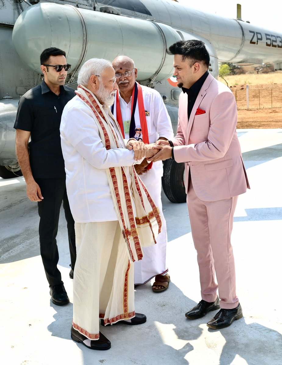 Welcomed Honorable PM Modi ji in Coimbatore. இந்தக் கூட்டணியில், - நொய்யல் நதி மீட்டெடுக்கப்படும். - தர்மபுரி காவேரி உபரி நீர் திட்டம் செயல்படுத்தப்படும்.