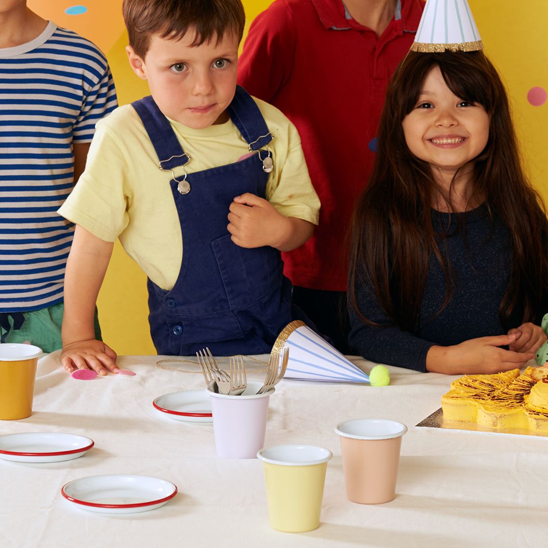 Our enamelware is made from heavy-gauge steel, making it unbreakable. It’s become a popular choice for a children's party thanks to its hard wearing properties. You can find our big and small party packs available on our webshop buff.ly/3PHcZq9 #falconenamelware