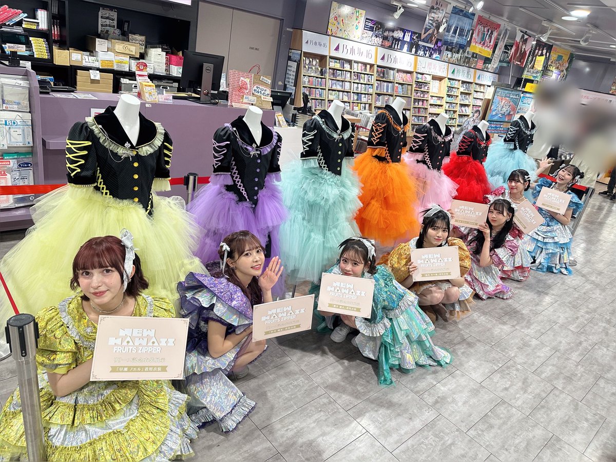 ✨🏬 NEW KAWAII 店舗訪問 🏬✨ 昨日のリリースイベント前にメンバー