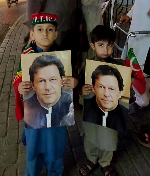 یہ محبت ناقابل شکست ہے اسے کوئی نہیں روک سکتا بچہ بچہ عمران خان کے نظریے پر جا کھڑا ہؤا ہے