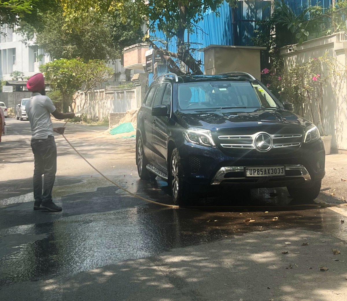I request this person not to use a hose pipe to wash d car, pointing out d rivulet he has created. Water is very scarce, I remind him. We don’t get water in this neighbourhood daily, I say. He points to his car and suggests I took a look at the brand first. @MercedesBenzInd
