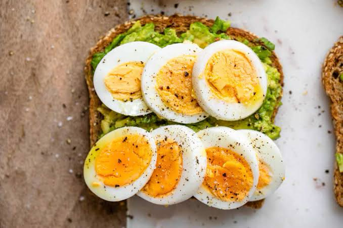 For best health, skip your early morning meal and eat your breakfast at the traditional 'break time' around 10.30am Good options to eat are 1. Whole fruit 2. Groundnuts and other nuts 3. Whole maize 4. Plantain (gonja) 5. Whole grain bread 6. Eggs 7. Avocado 8. Green/matcha tea