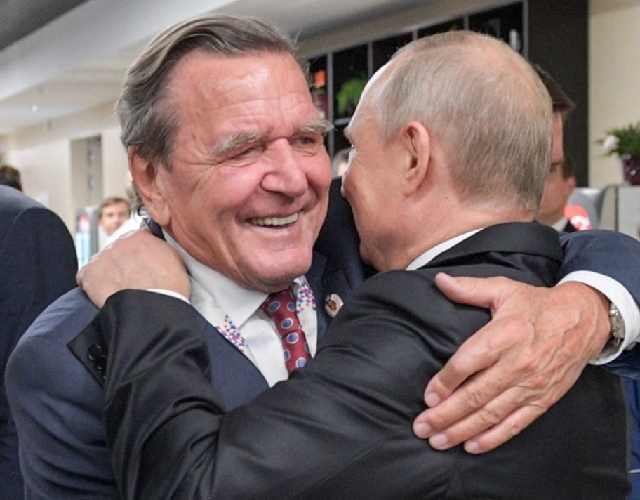 Former German Chancellor Gerhard Schröder has lost a lawsuit against the BILD newspaper. The reason for the lawsuit was Navalny's interview from 2020, in which the politician called Schröder 'Putin's errand boy' and accused the former chancellor of corruption.